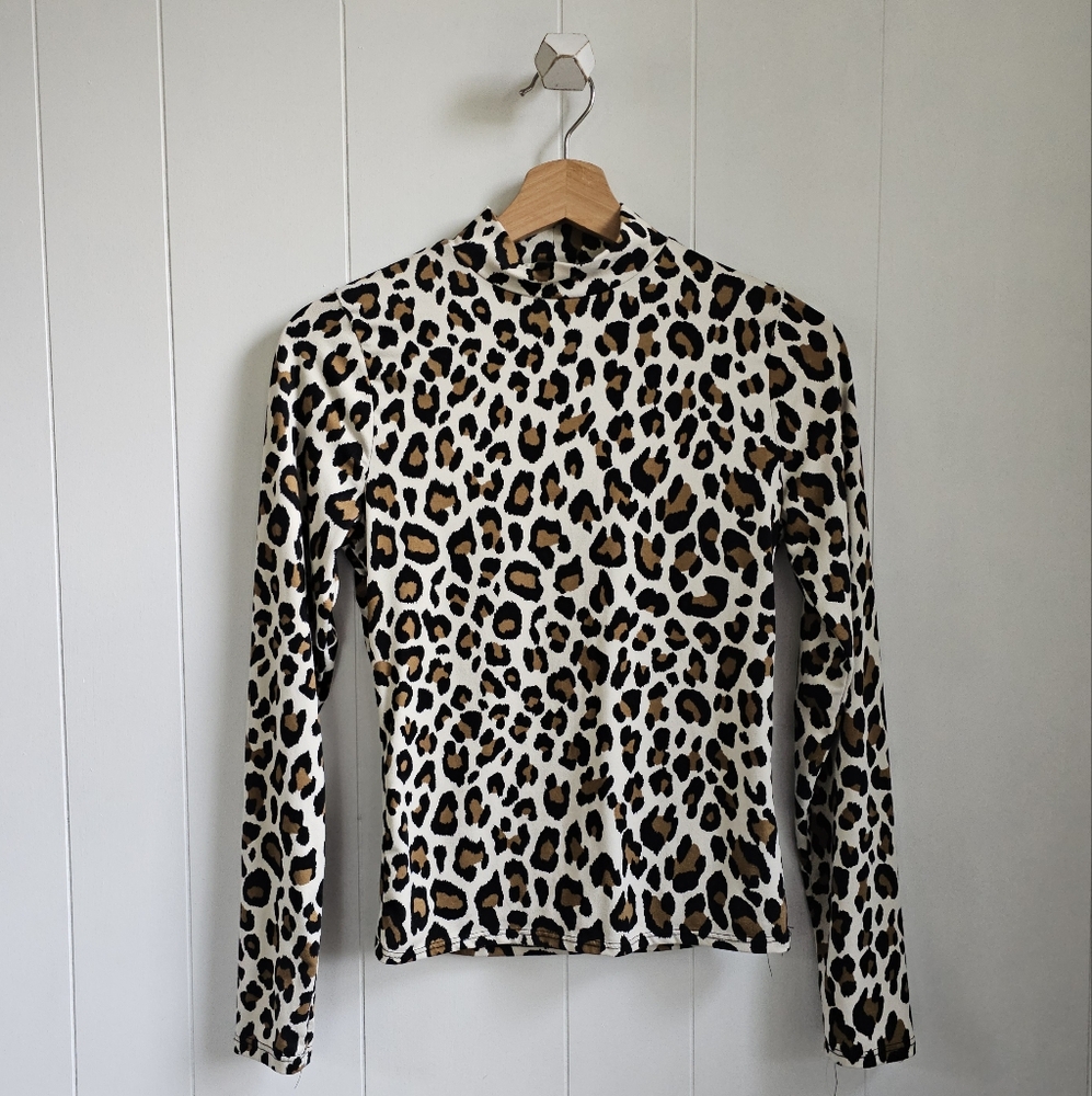 ☆ GAZE Mockneck Leopard Print Top